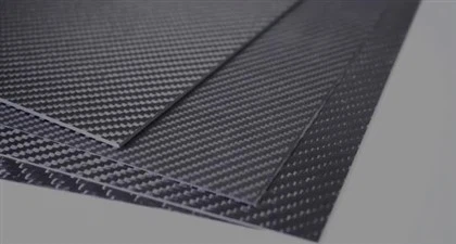Monopatín de fibra de carbono