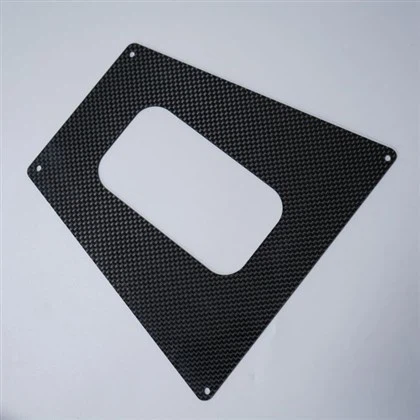 Corte CNC de láminas de fibra de carbono personalizadas