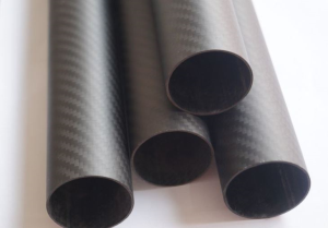 Tubo de fibra de carbono de Ø51 mm x 47 mm x 1 metro en acabado brillante de sarga